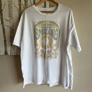 American Eagle women’s oversized graphic tshirt smiley face retro L/XL